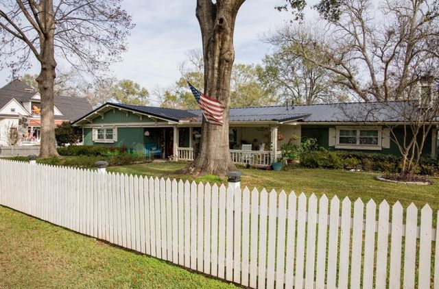 302 friou, Jefferson, TX 75657