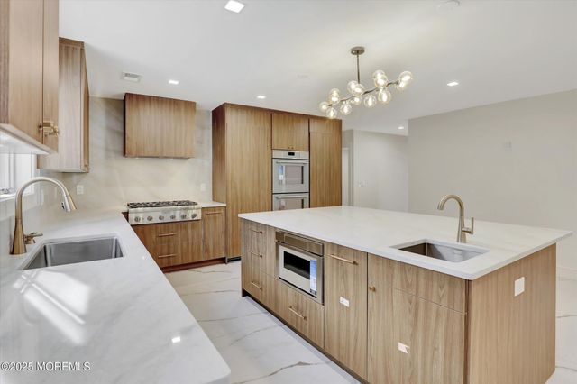 243 Woodcrest Road SUMMER, Oakhurst, NJ 07755