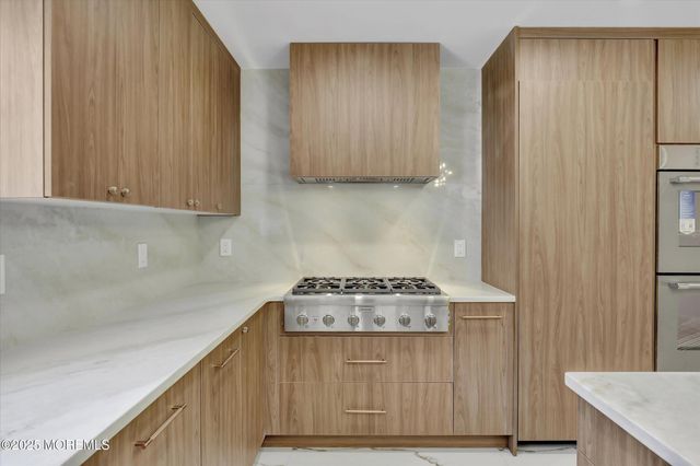 243 Woodcrest Road SUMMER, Oakhurst, NJ 07755
