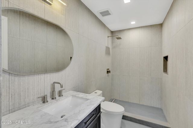 243 Woodcrest Road SUMMER, Oakhurst, NJ 07755