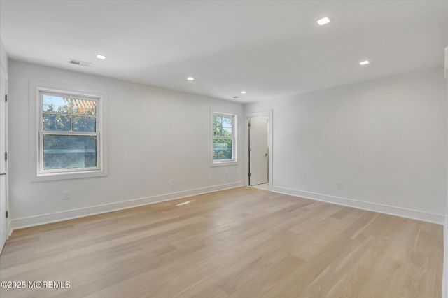 243 Woodcrest Road SUMMER, Oakhurst, NJ 07755