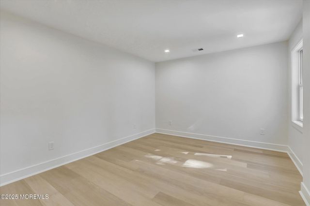 243 Woodcrest Road SUMMER, Oakhurst, NJ 07755