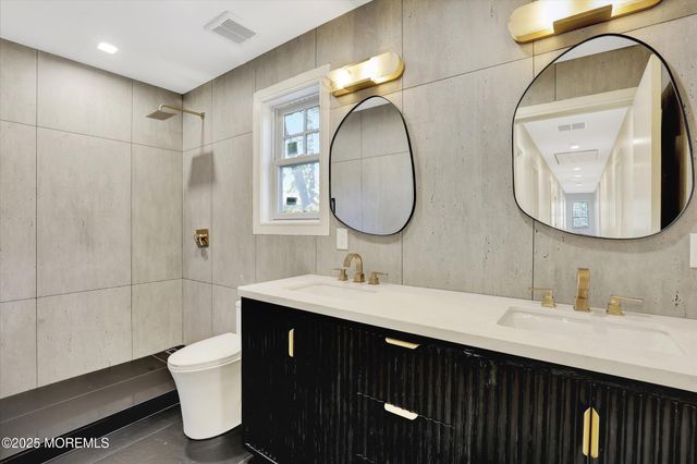 243 Woodcrest Road SUMMER, Oakhurst, NJ 07755