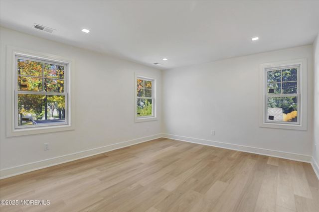 243 Woodcrest Road SUMMER, Oakhurst, NJ 07755