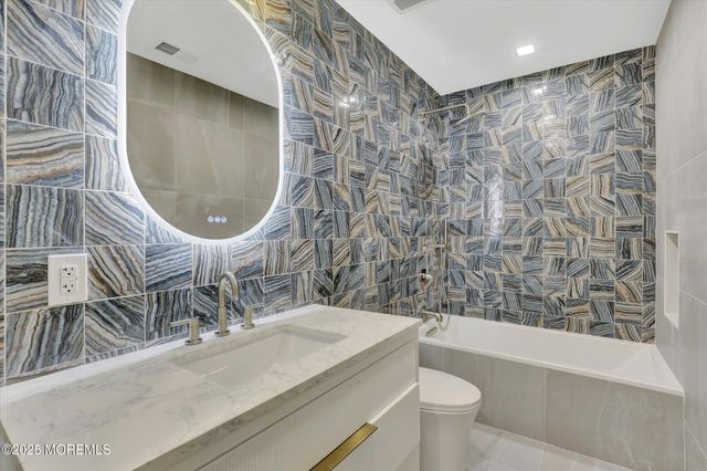 243 Woodcrest Road SUMMER, Oakhurst, NJ 07755