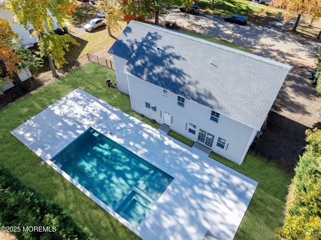 243 Woodcrest Road SUMMER, Oakhurst, NJ 07755