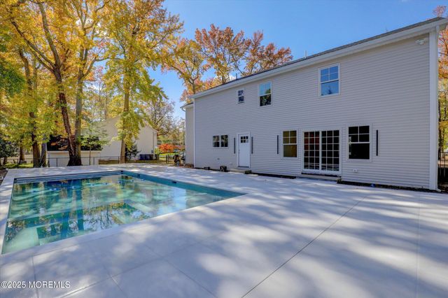 243 Woodcrest Road SUMMER, Oakhurst, NJ 07755