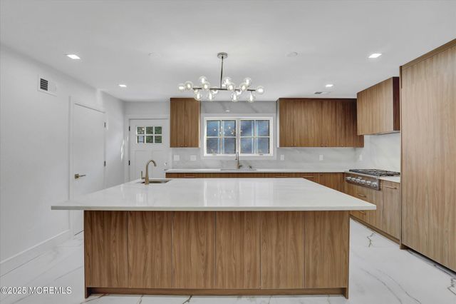 243 Woodcrest Road SUMMER, Oakhurst, NJ 07755