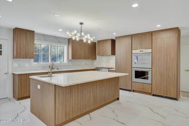 243 Woodcrest Road SUMMER, Oakhurst, NJ 07755