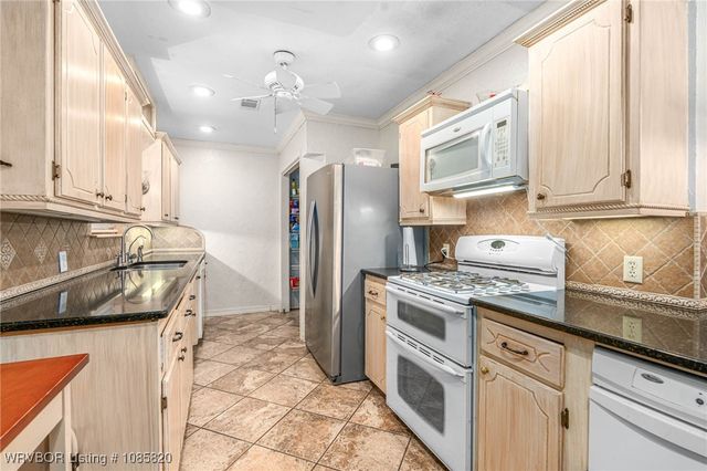 8436 Sebastian Lake Drive, Hackett, AR 72937