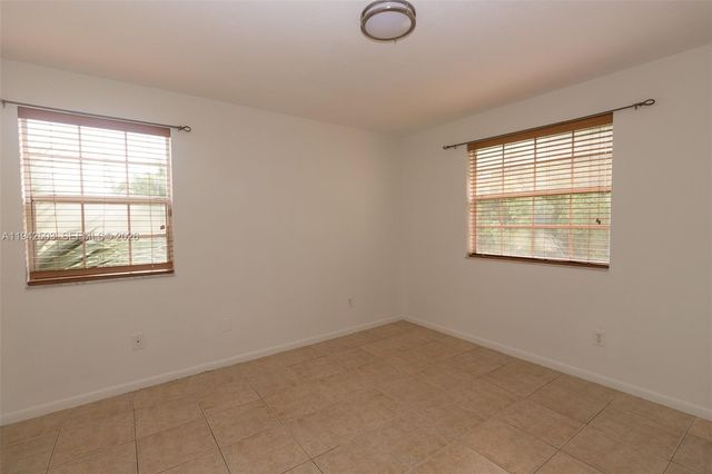 18328 NW 68th Ave P, Hialeah, FL 33015