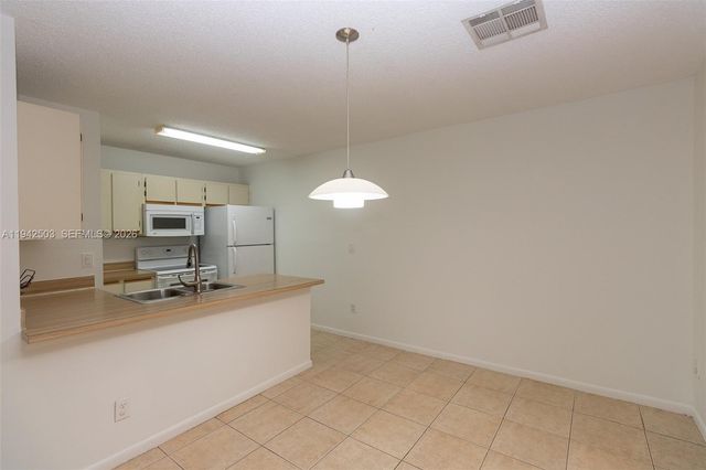 18328 NW 68th Ave P, Hialeah, FL 33015