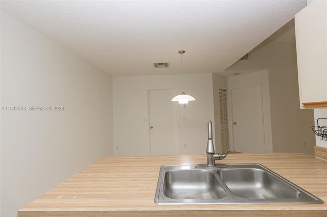 18328 NW 68th Ave P, Hialeah, FL 33015