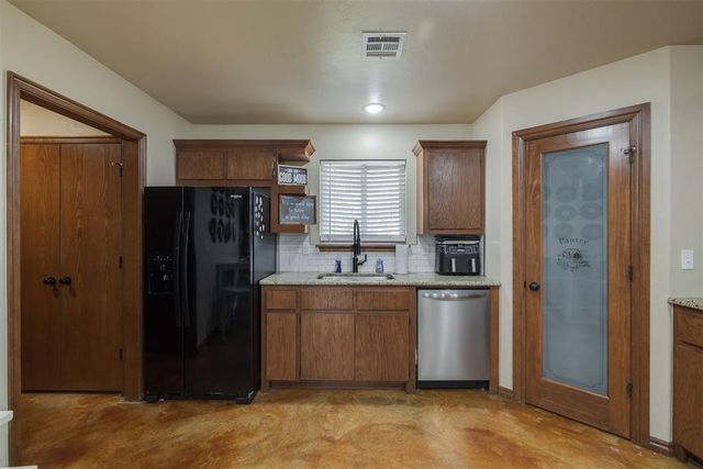 1581 Laura Meadows Drive, Blanchard, OK 73010