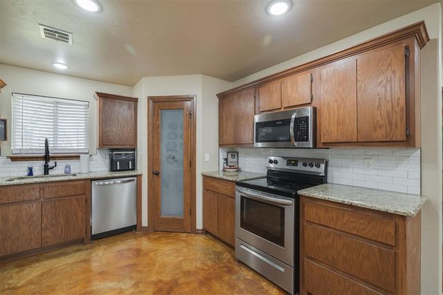 1581 Laura Meadows Drive, Blanchard, OK 73010