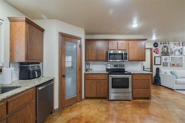 1581 Laura Meadows Drive, Blanchard, OK 73010