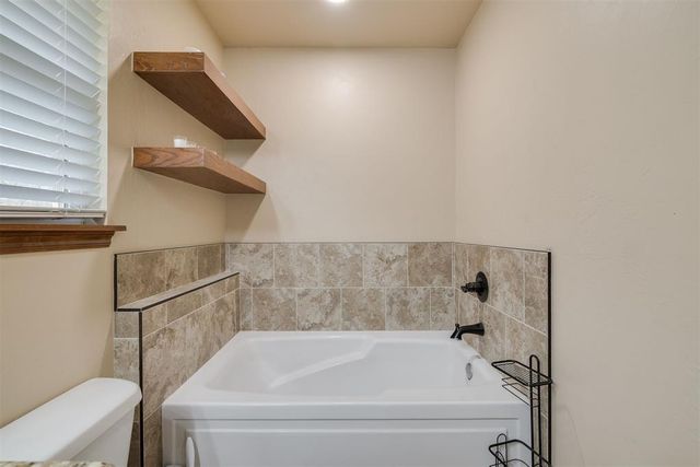 1581 Laura Meadows Drive, Blanchard, OK 73010