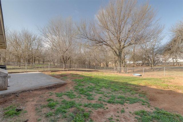 1581 Laura Meadows Drive, Blanchard, OK 73010