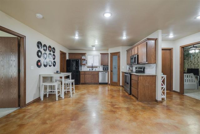 1581 Laura Meadows Drive, Blanchard, OK 73010