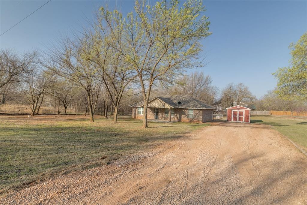 1581 Laura Meadows Drive, Blanchard, OK 73010