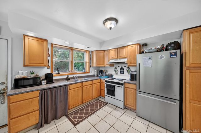 84 Highview Terrace, Bloomingburg, NY 12790