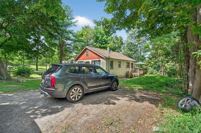 84 Highview Terrace, Bloomingburg, NY 12790