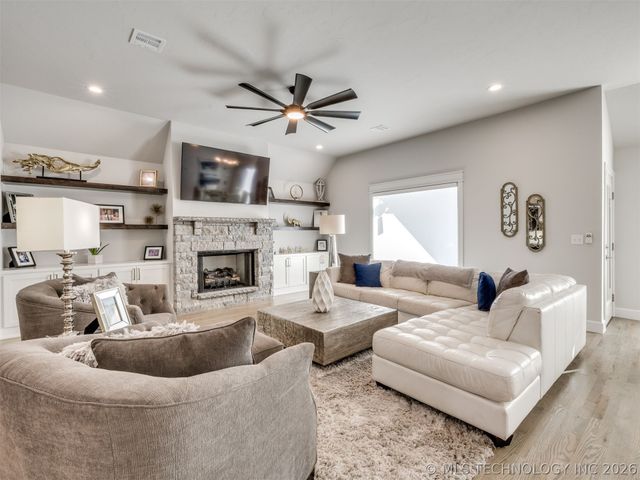 13605 S 21st Place E, Bixby, OK 74008