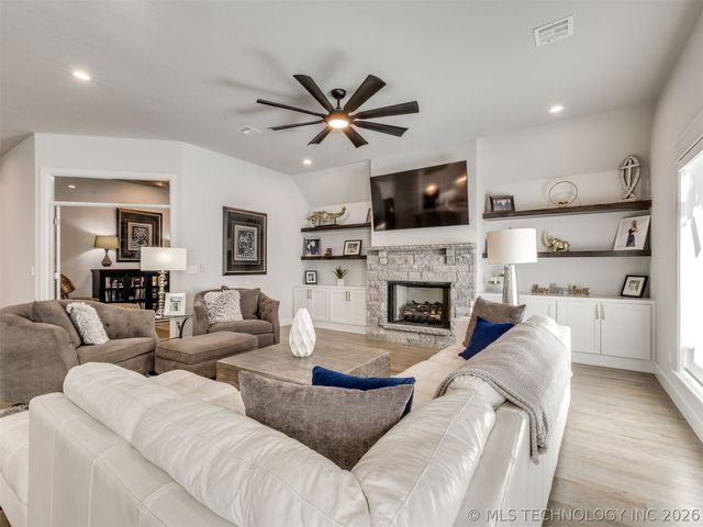 13605 S 21st Place E, Bixby, OK 74008