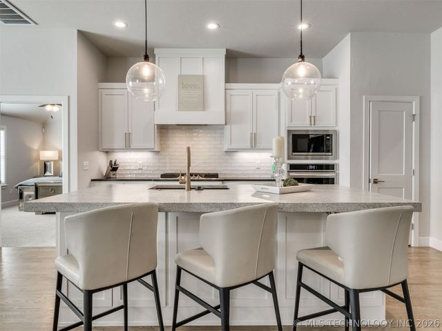 13605 S 21st Place E, Bixby, OK 74008