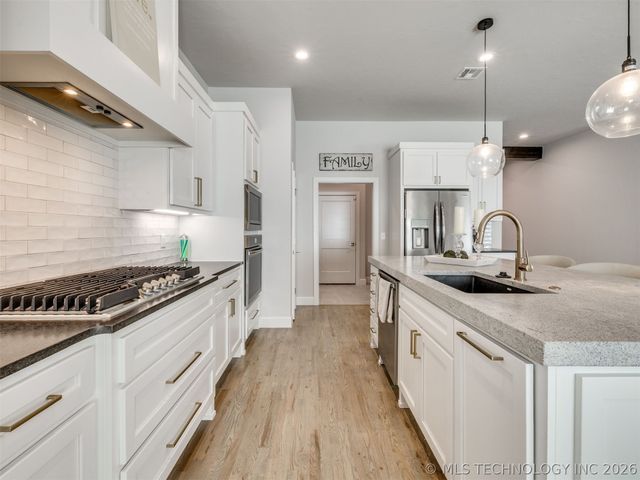 13605 S 21st Place E, Bixby, OK 74008