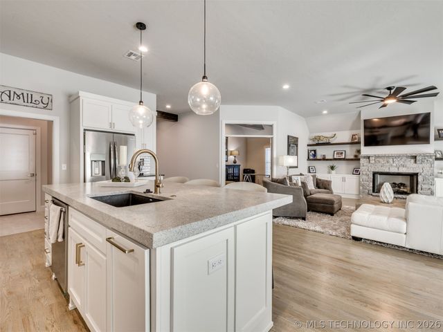 13605 S 21st Place E, Bixby, OK 74008