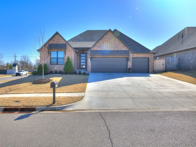 13605 S 21st Place E, Bixby, OK 74008
