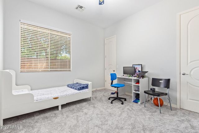 4250 S Lafayette Drive, Chandler, AZ 85249