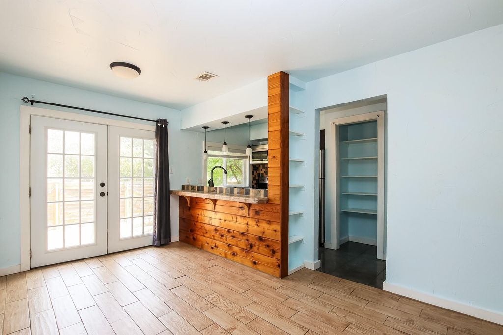 2717 Parker LN, Austin, TX 78741