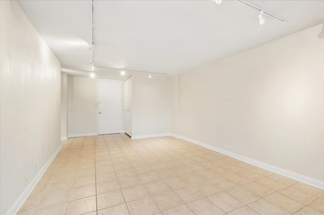7033 N Kedzie Avenue 1410, Chicago, IL 60645