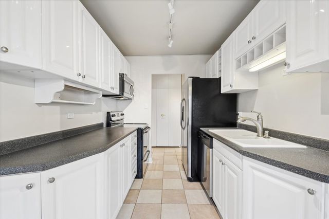 7033 N Kedzie Avenue 1410, Chicago, IL 60645