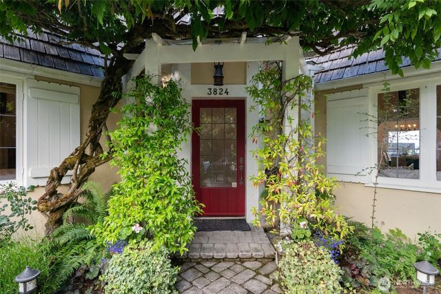 3824 48th Avenue NE, Seattle, WA 98105