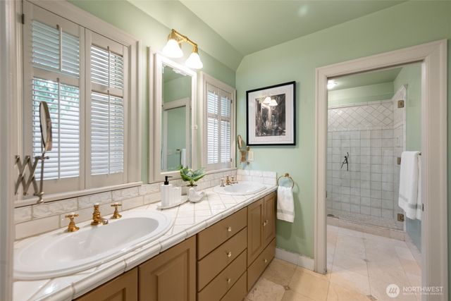 3824 48th Avenue NE, Seattle, WA 98105