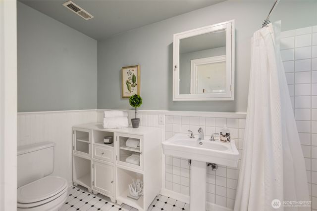 3824 48th Avenue NE, Seattle, WA 98105