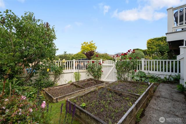 3824 48th Avenue NE, Seattle, WA 98105