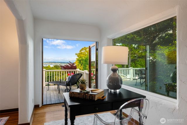 3824 48th Avenue NE, Seattle, WA 98105