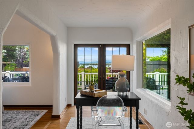 3824 48th Avenue NE, Seattle, WA 98105