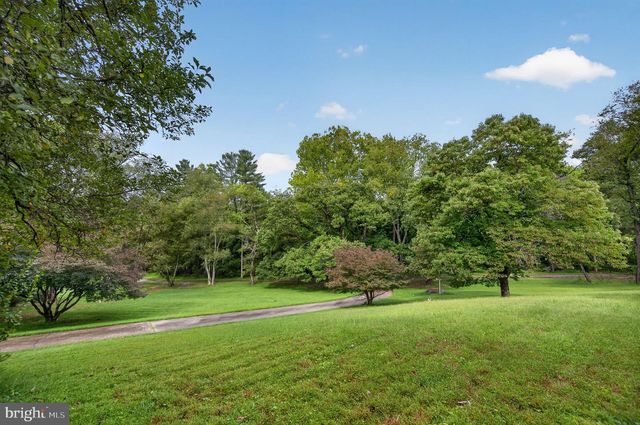 10024 COLVIN RUN RD, Great Falls, VA 22066