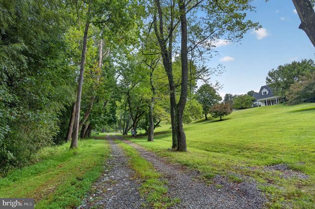 10024 COLVIN RUN RD, Great Falls, VA 22066