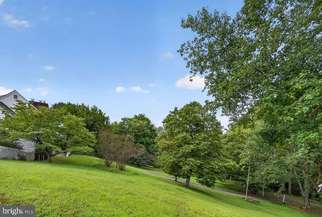 10024 COLVIN RUN RD, Great Falls, VA 22066