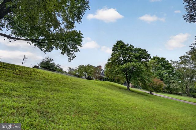 10024 COLVIN RUN RD, Great Falls, VA 22066