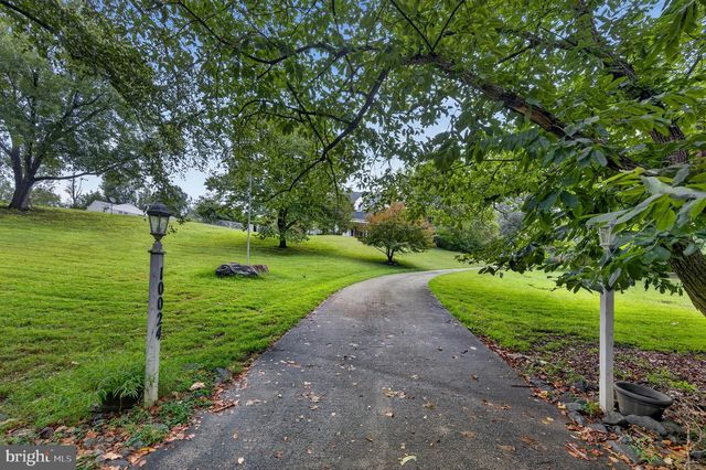 10024 COLVIN RUN RD, Great Falls, VA 22066