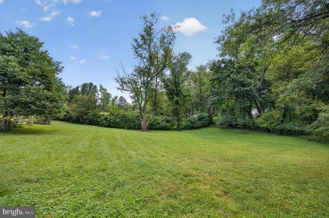 10024 COLVIN RUN RD, Great Falls, VA 22066