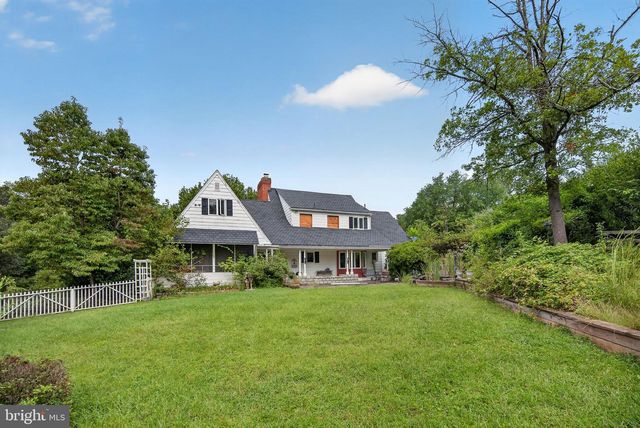 10024 COLVIN RUN RD, Great Falls, VA 22066