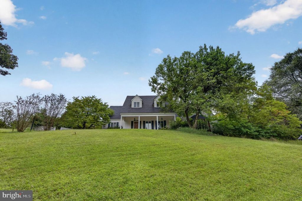 10024 COLVIN RUN RD, Great Falls, VA 22066
